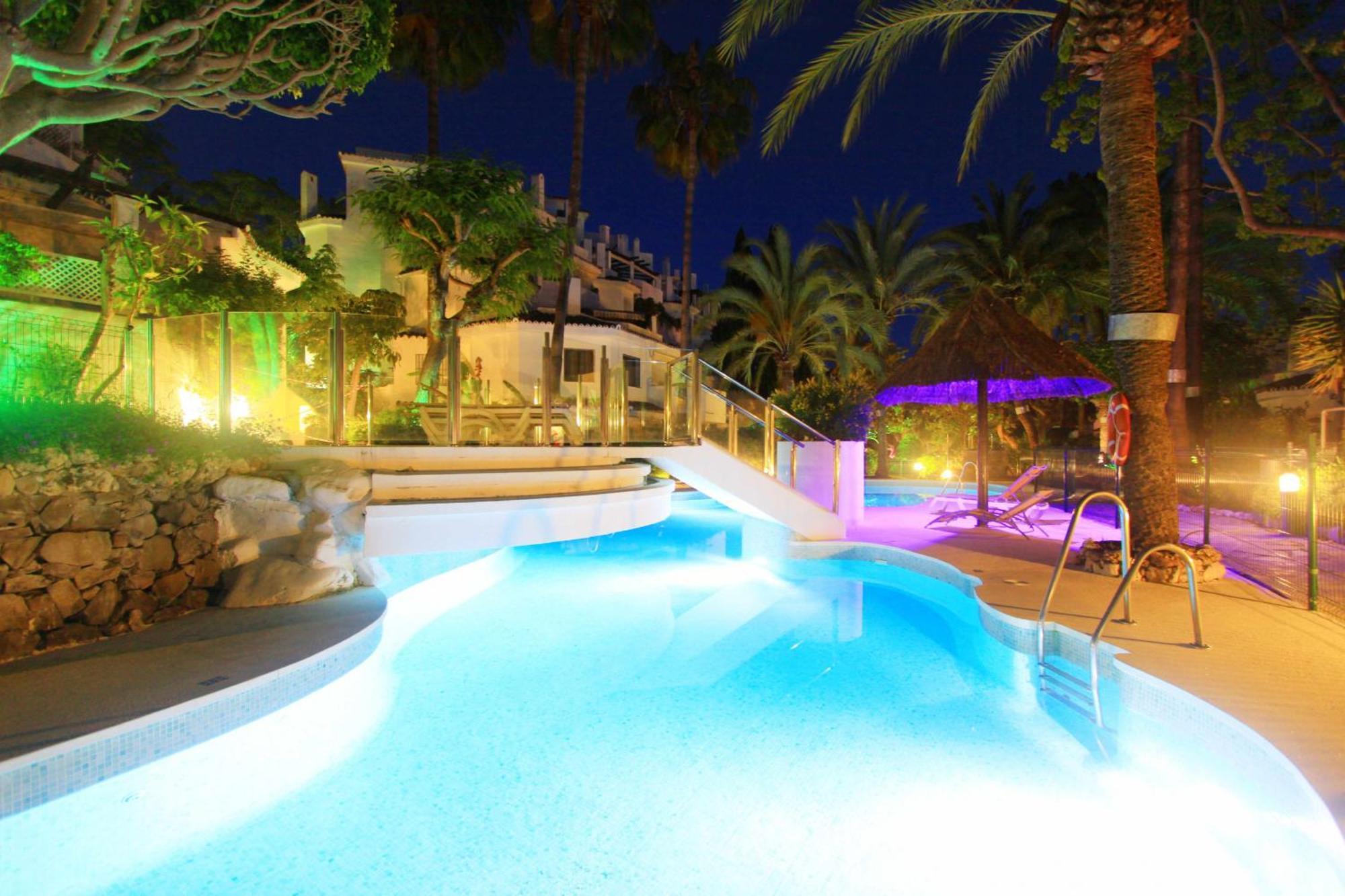 1080 Beachfront Penthouse 3 Floors Jacuzzi 2 Pools Wifi Roof Terrace 马尔韦利亚 外观 照片